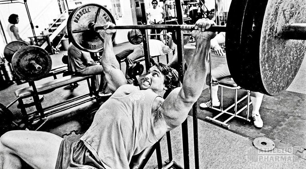 Арнольд Шварценеггер во время тренировки