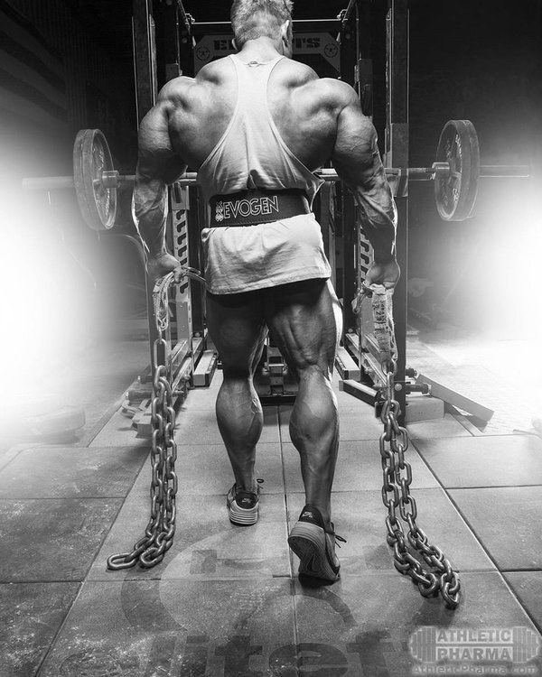 Бодибилдер готовится к тренировке