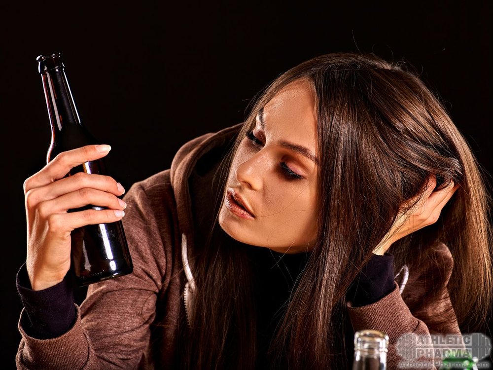 Злоупотребляет алкоголем