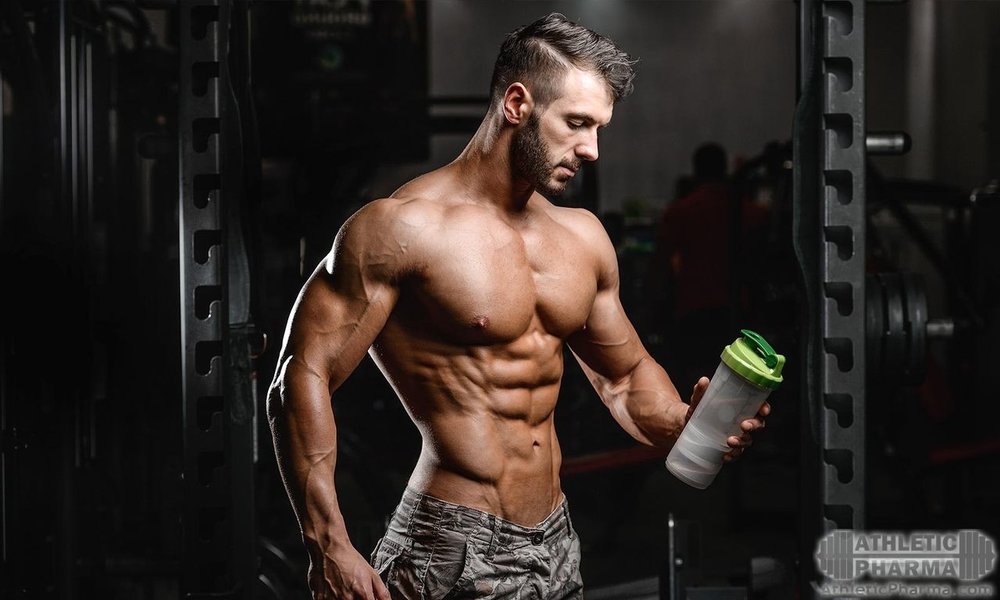 Принимает протеиновую добавку