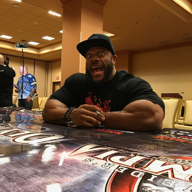 Фил Хит, про-бодибилдер ИФББ