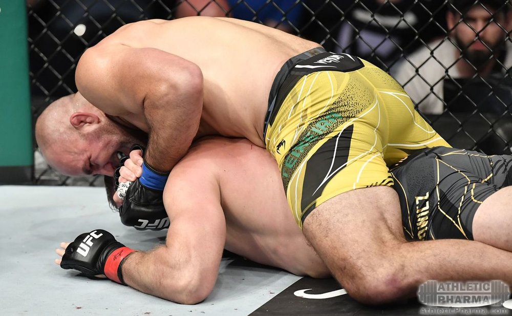 Завершение главного боя UFC 267