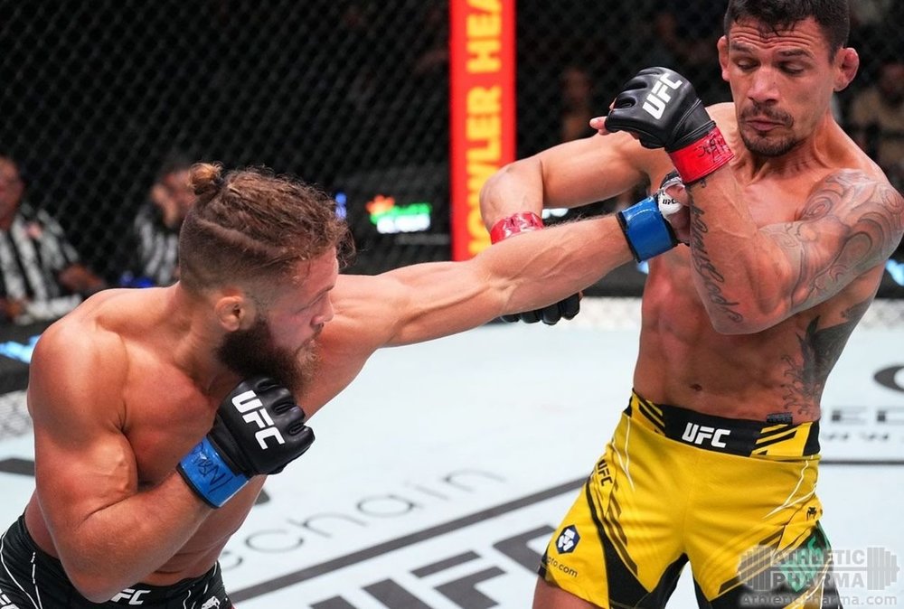 Физиев против дос Аньоса в UFC