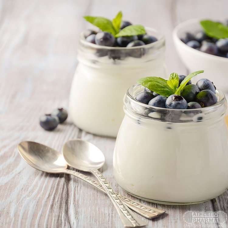 Домашний йогурт с лесными ягодами