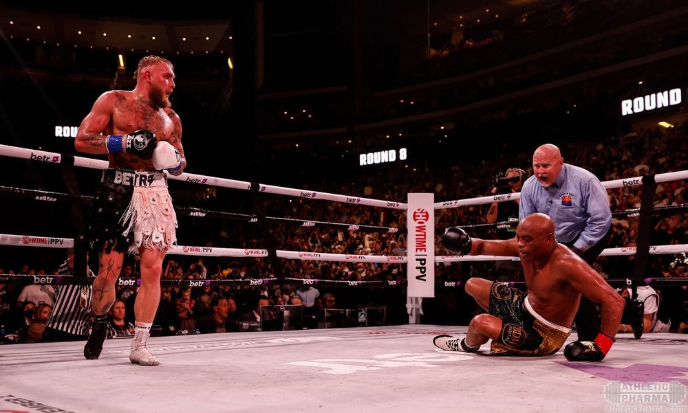 Джейк Пол отправил Андерсона Сильву в нокдаун