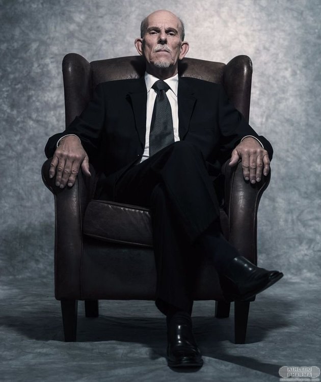 Бизнесмен в кресле