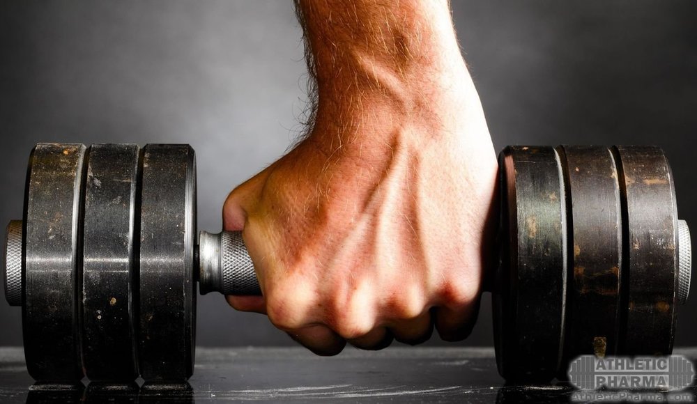 Небольшая железная гантеля