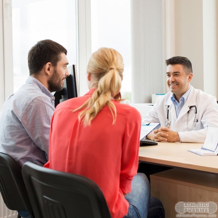 Пара в кабинете врача